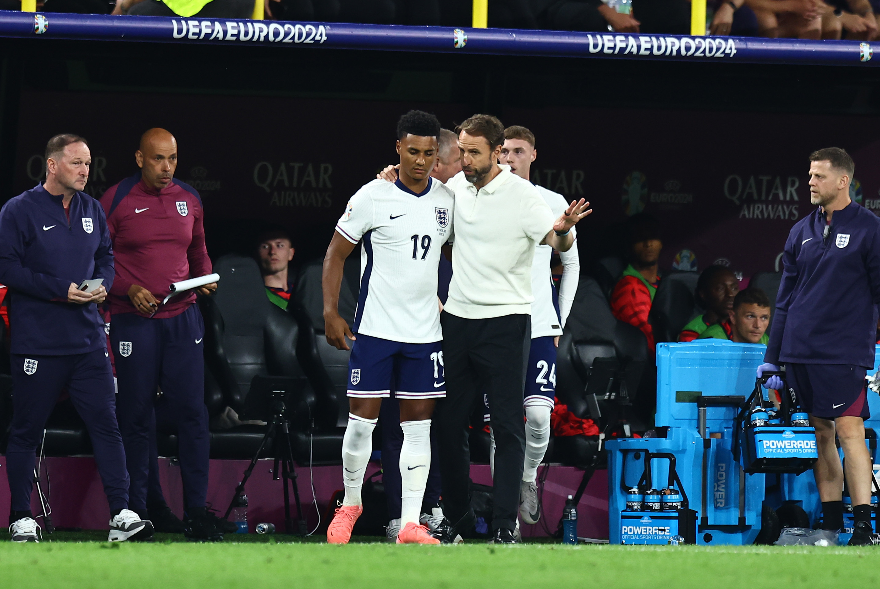 九游娱乐太狠了！多特蒙德今夜远射贴柱赛前费耶诺德状态回暖，今晚阿斯顿维拉内部沟通的简单介绍